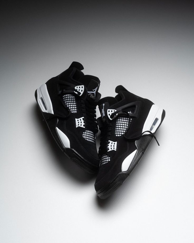 Air Jordan 4 “White Thunder”