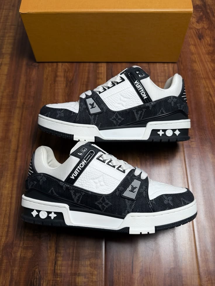 Lv Trainer sneaker