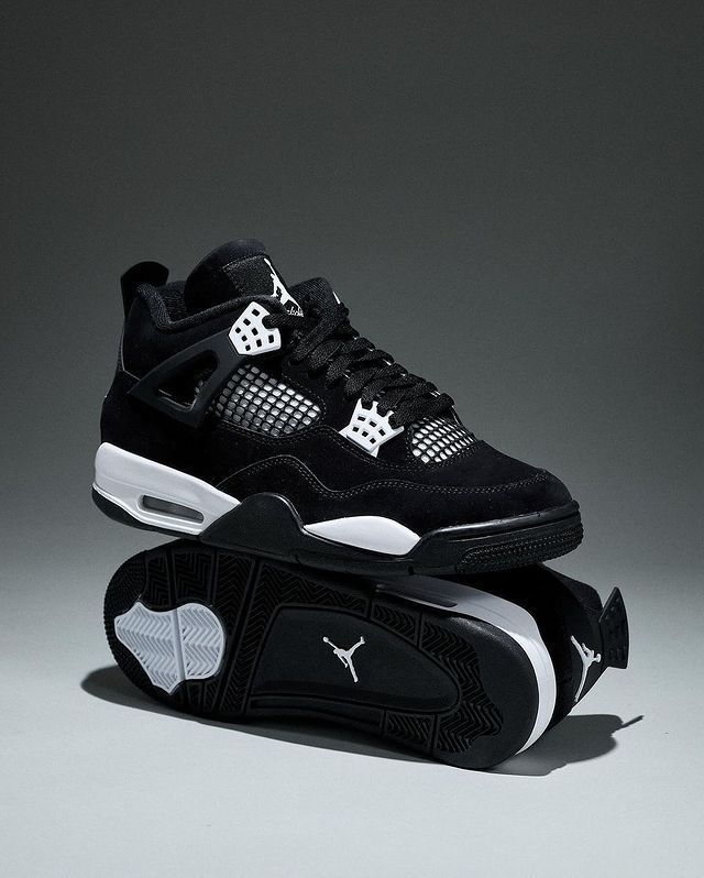 Air Jordan 4 “White Thunder”